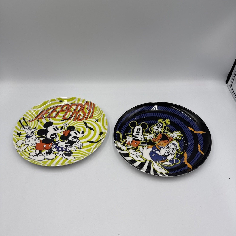 Set of 2 Zak! Disney Mickey Minnie & Friends 7" Plastic Halloween Plates Jeepers